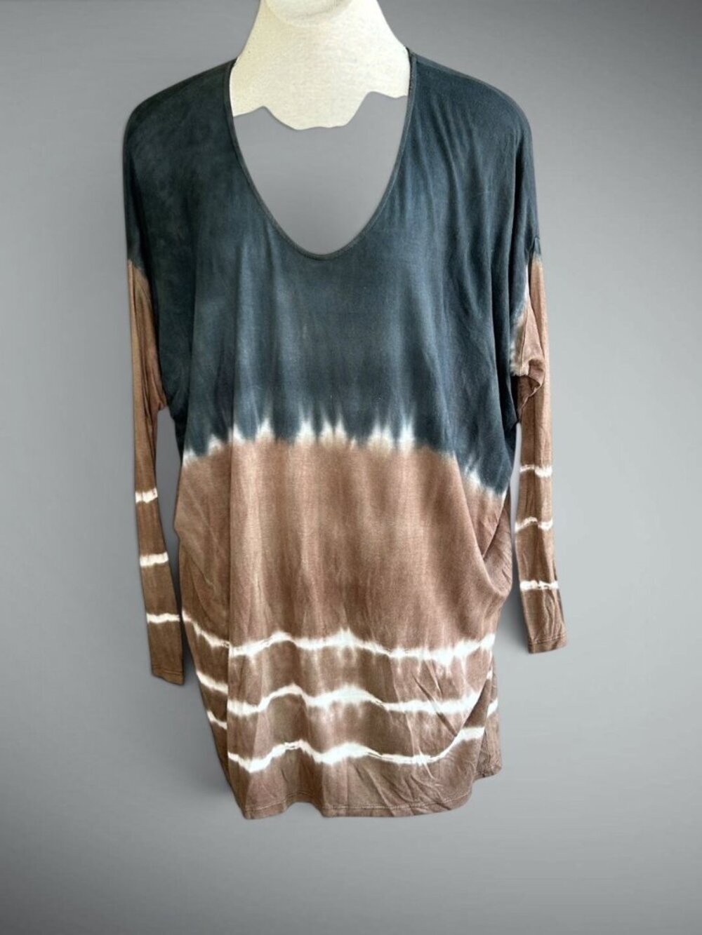 Lani California Ombre Tie Dye Top Scoop Neck Long Sleeve
